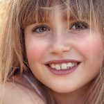 可愛い笑顔からのぞく上の前歯2本にもちゃんと立派な名前がある